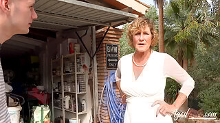 Molly sucks big dick from Sam Bourne